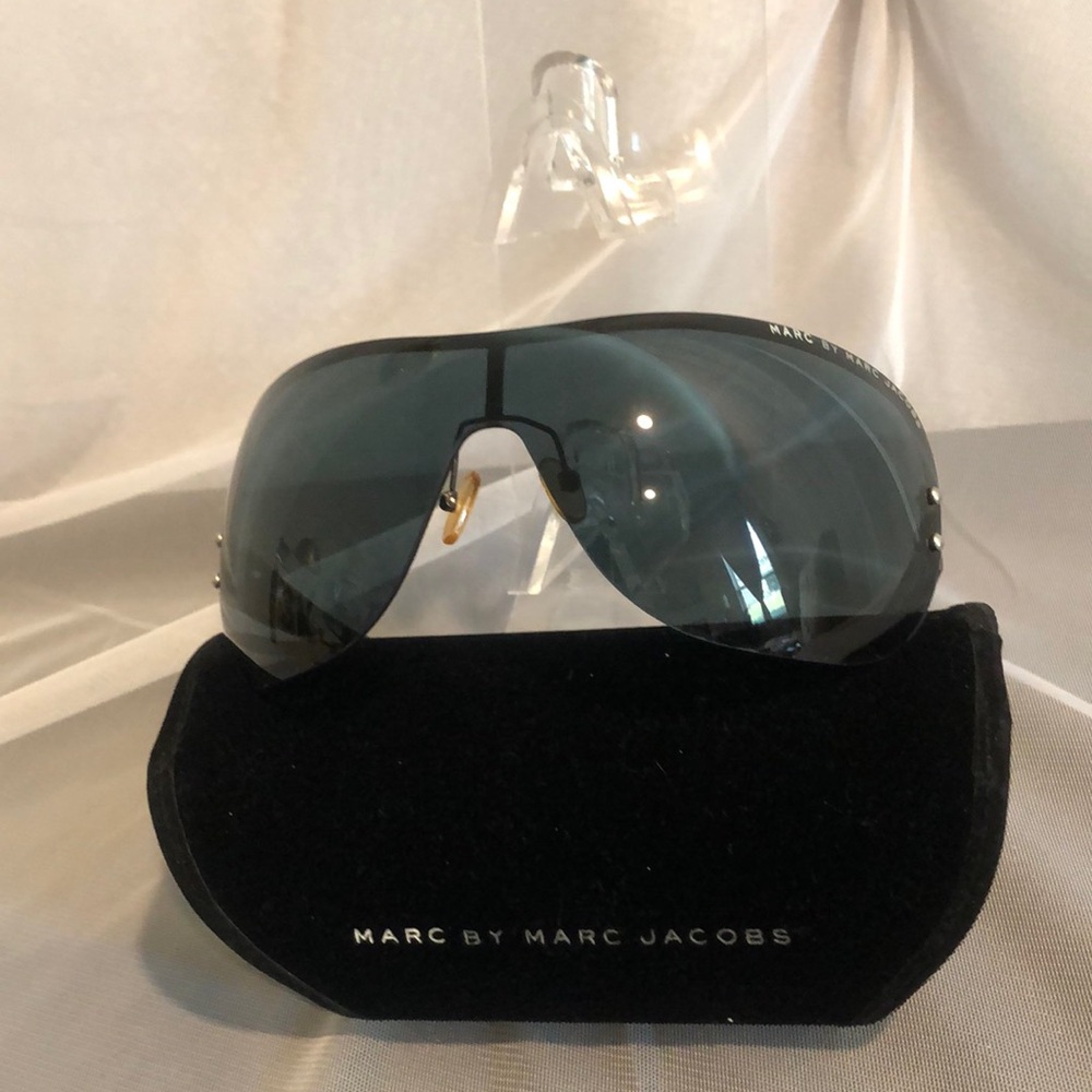 Marc by Marc Jacobs black sunglasses pre owned with designer logo case 99-01-100